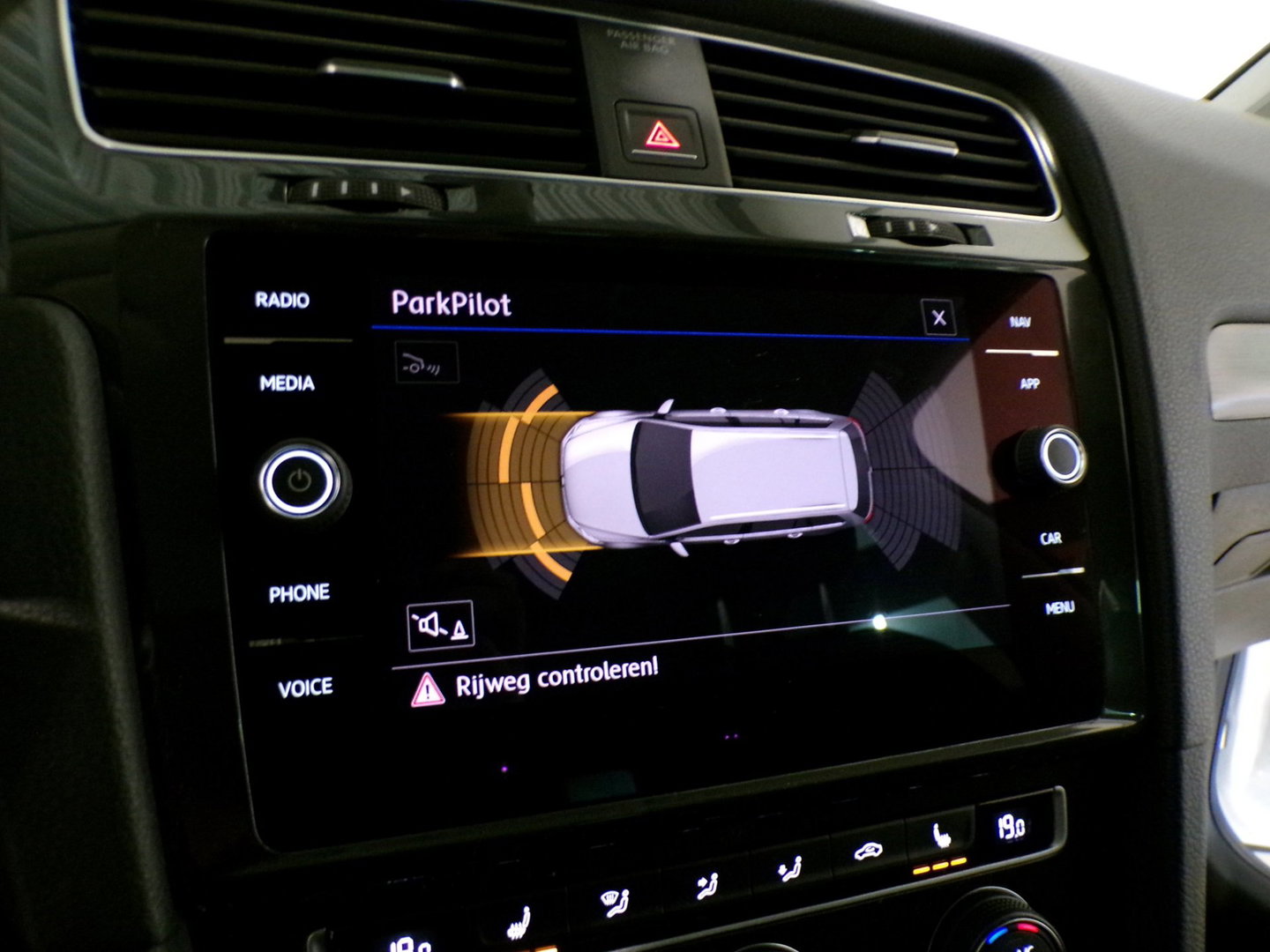 Volkswagen Golf Variant 1.4 TSI Highline R-Line Trekhaak Apple-carplay Stoelverwarming Camera Parkeersensoren Massage Garantie