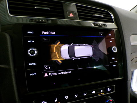 Volkswagen Golf Variant 1.4 TSI Highline R-Line Trekhaak Apple-carplay Stoelverwarming Camera Parkeersensoren Massage Garantie