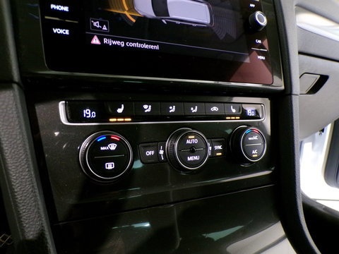 Volkswagen Golf Variant 1.4 TSI Highline R-Line Trekhaak Apple-carplay Stoelverwarming Camera Parkeersensoren Massage Garantie
