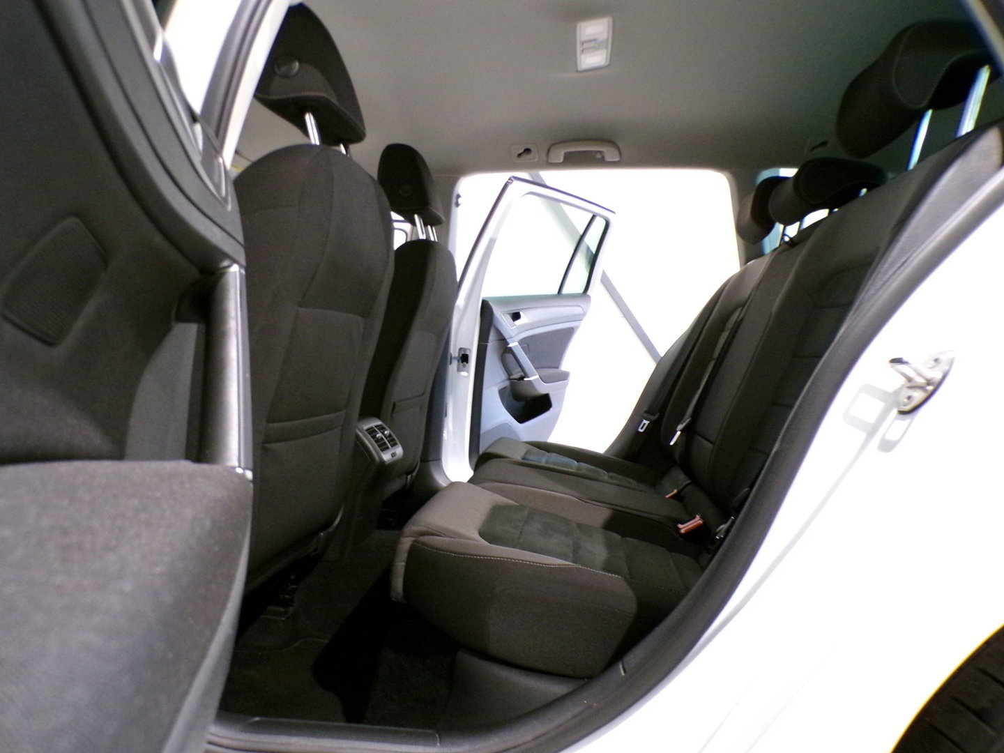 Volkswagen Golf Variant 1.4 TSI Highline R-Line Trekhaak Apple-carplay Stoelverwarming Camera Parkeersensoren Massage Garantie