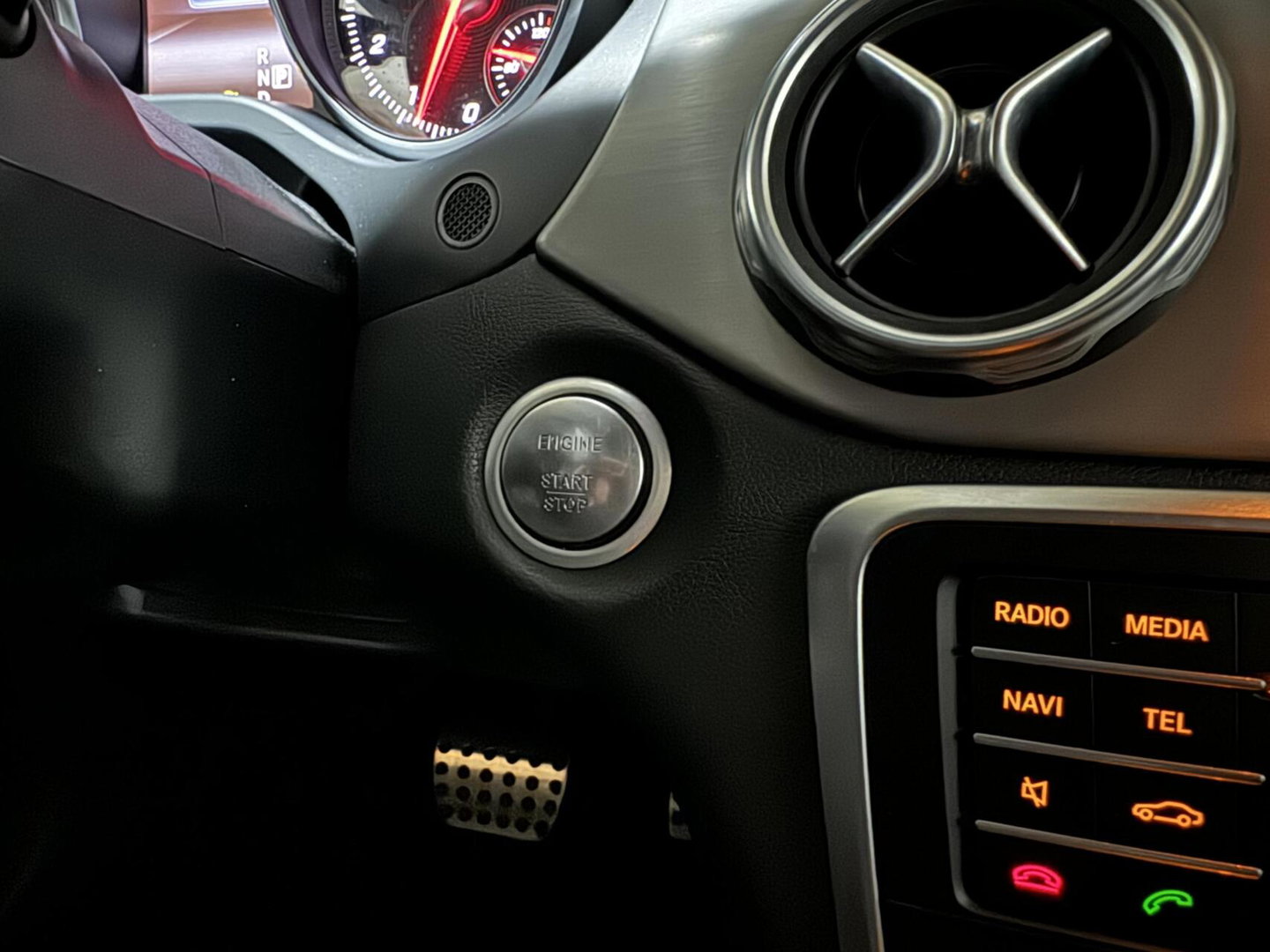 Mercedes-Benz GLA AMG Pano Carplay Navi Cruise Camera