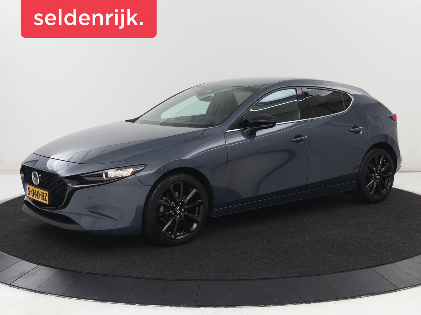 Mazda 3 2.0 e-SkyActiv-G M Hybrid 150 Homura | Stoelverwarming | Head-Up | Adaptive cruise | Camera | Carplay | Keyless | Full LED | Navigatie | Dodehoek detectie | 58.800km NAP | Origineel NL