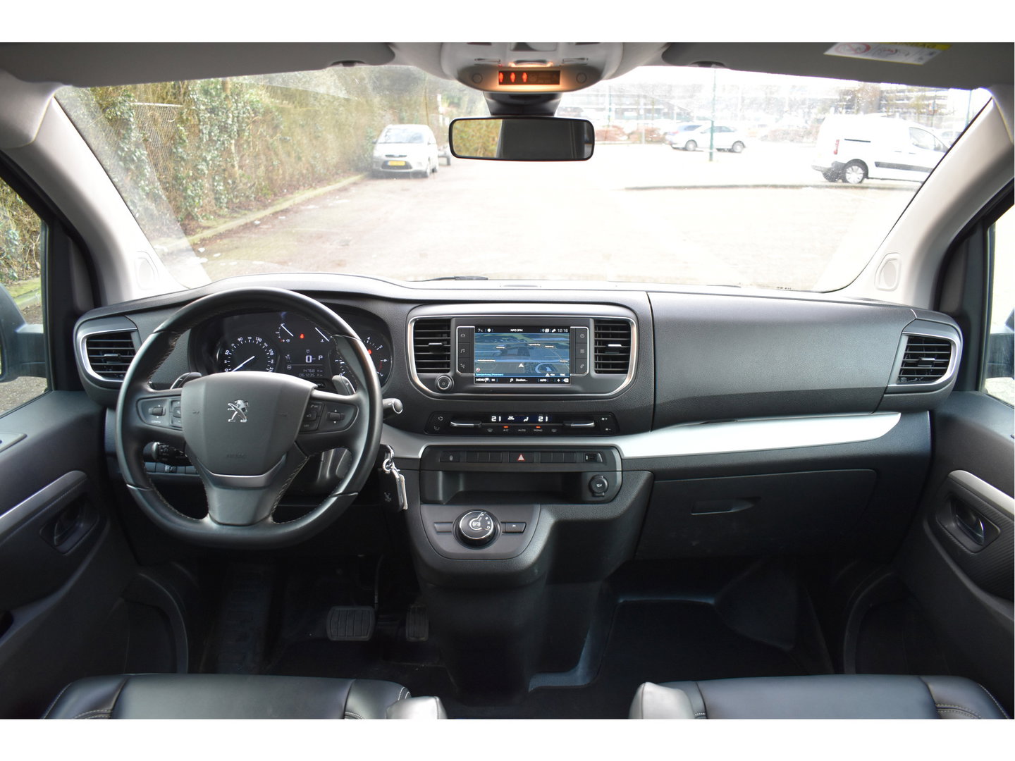 Peugeot Expert DC 5-Persoons 2.0 BlueHDI 180 Long Sport | Leder | Camera | Carplay | Trekhaak | Xenon / LED | Cruise Contr | NAP