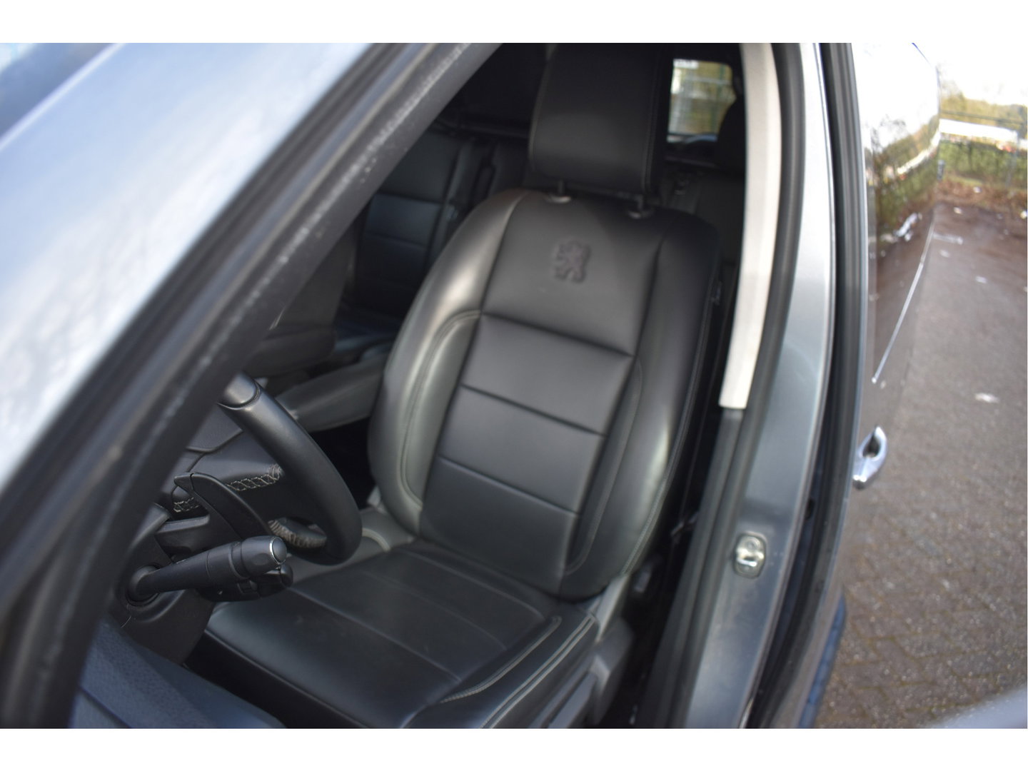 Peugeot Expert DC 5-Persoons 2.0 BlueHDI 180 Long Sport | Leder | Camera | Carplay | Trekhaak | Xenon / LED | Cruise Contr | NAP