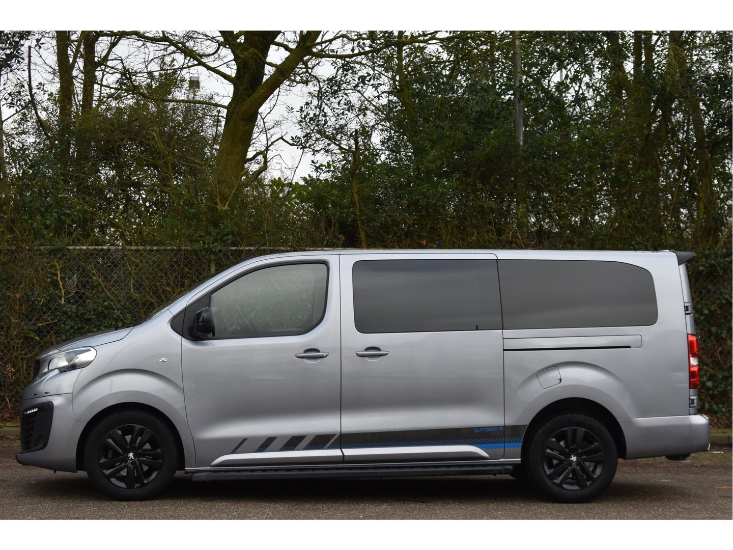 Peugeot Expert DC 5-Persoons 2.0 BlueHDI 180 Long Sport | Leder | Camera | Carplay | Trekhaak | Xenon / LED | Cruise Contr | NAP