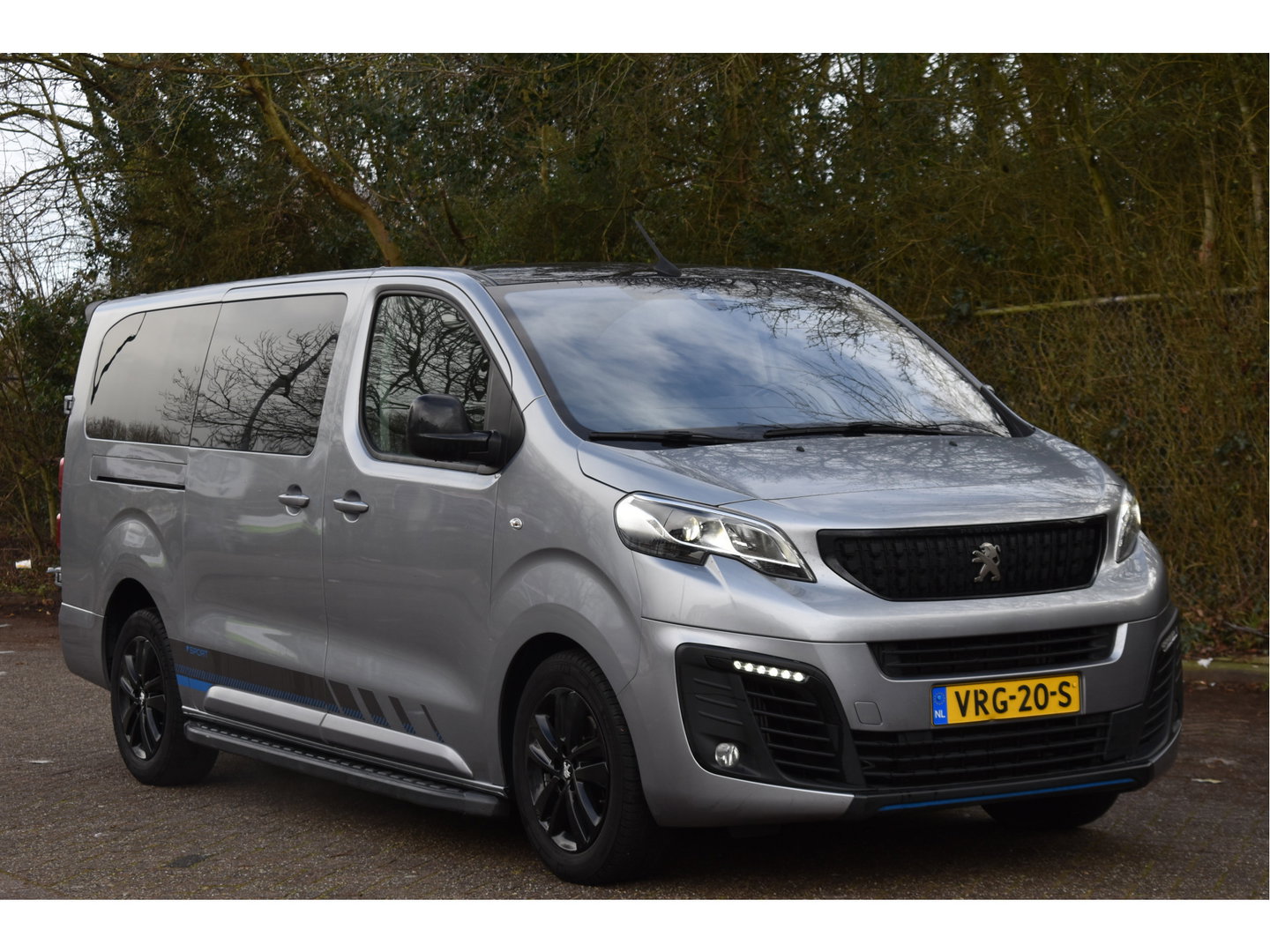 Peugeot Expert DC 5-Persoons 2.0 BlueHDI 180 Long Sport | Leder | Camera | Carplay | Trekhaak | Xenon / LED | Cruise Contr | NAP