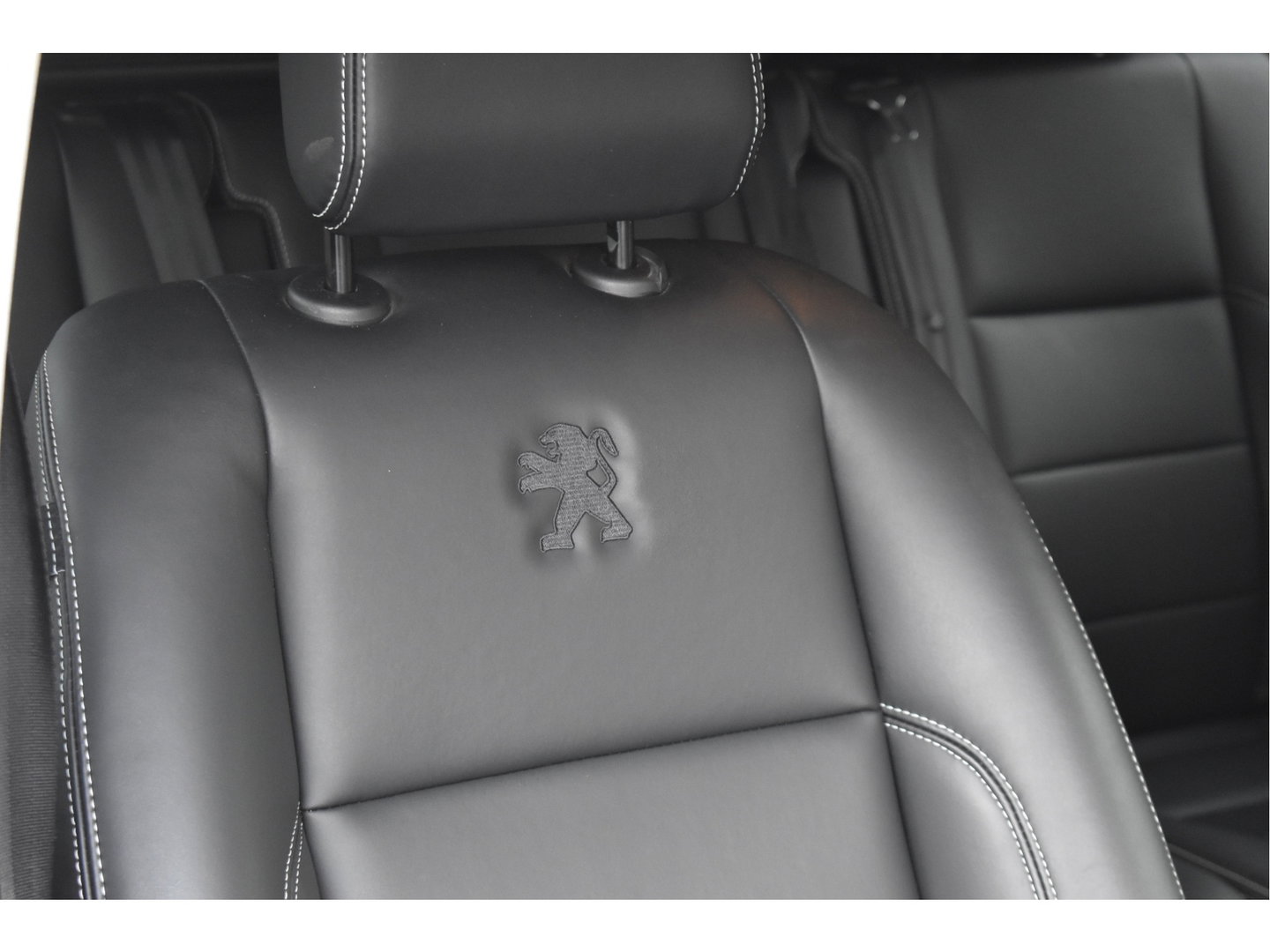 Peugeot Expert DC 5-Persoons 2.0 BlueHDI 180 Long Sport | Leder | Camera | Carplay | Trekhaak | Xenon / LED | Cruise Contr | NAP