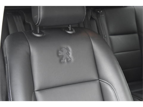 Peugeot Expert DC 5-Persoons 2.0 BlueHDI 180 Long Sport | Leder | Camera | Carplay | Trekhaak | Xenon / LED | Cruise Contr | NAP