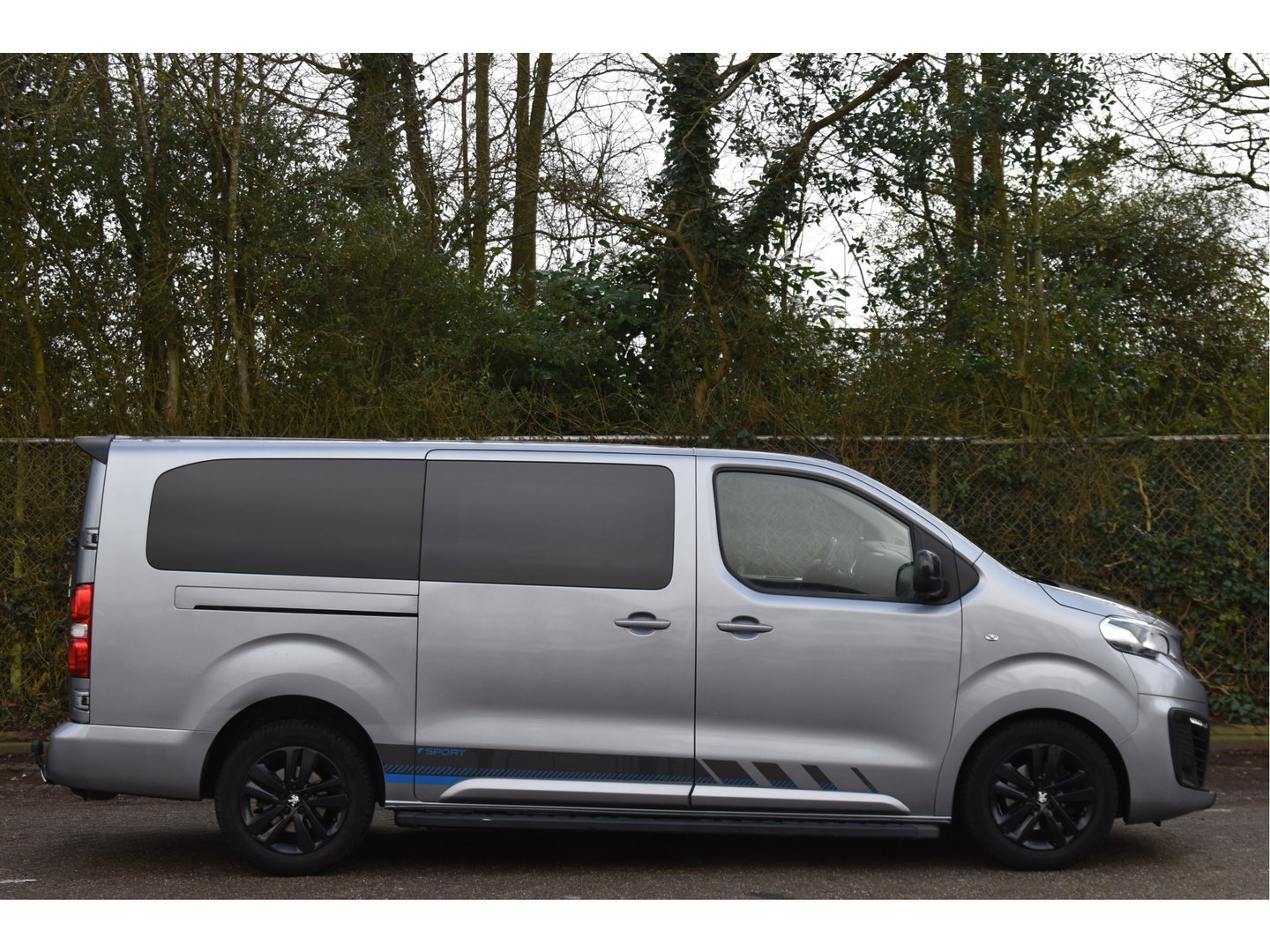 Peugeot Expert DC 5-Persoons 2.0 BlueHDI 180 Long Sport | Leder | Camera | Carplay | Trekhaak | Xenon / LED | Cruise Contr | NAP