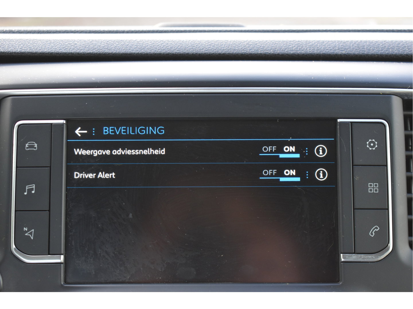 Peugeot Expert DC 5-Persoons 2.0 BlueHDI 180 Long Sport | Leder | Camera | Carplay | Trekhaak | Xenon / LED | Cruise Contr | NAP