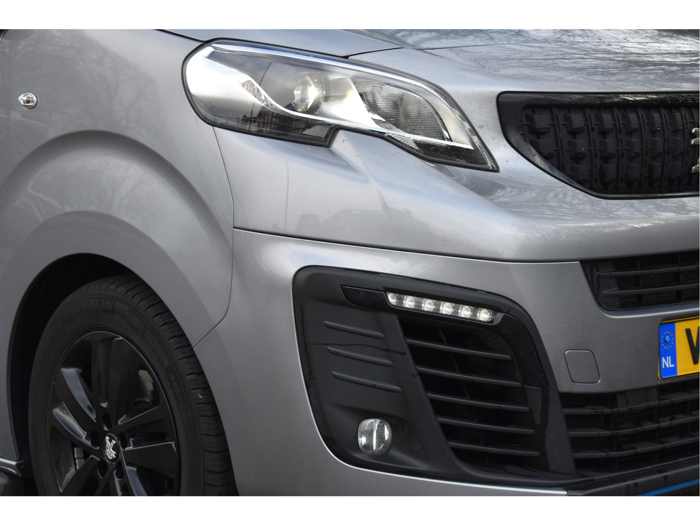 Peugeot Expert DC 5-Persoons 2.0 BlueHDI 180 Long Sport | Leder | Camera | Carplay | Trekhaak | Xenon / LED | Cruise Contr | NAP