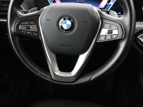 BMW 3 Serie 318i | Leder | Adaptive cruise | Stoelverwarming | Memory | Live Cockpit | Sportstoelen | Carplay | Keyless | Trekhaak | Parkeerhulp | Climate control | Full LED | Origineel NL