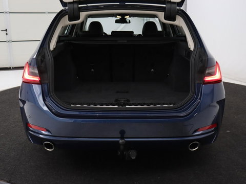 BMW 3 Serie 318i | Leder | Adaptive cruise | Stoelverwarming | Memory | Live Cockpit | Sportstoelen | Carplay | Keyless | Trekhaak | Parkeerhulp | Climate control | Full LED | Origineel NL