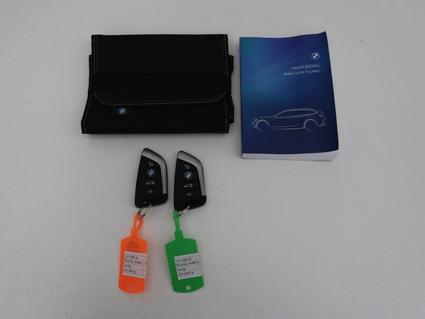 BMW 3 Serie 318i | Leder | Adaptive cruise | Stoelverwarming | Memory | Live Cockpit | Sportstoelen | Carplay | Keyless | Trekhaak | Parkeerhulp | Climate control | Full LED | Origineel NL