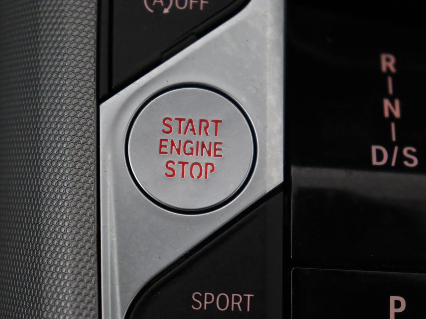 BMW 3 Serie 318i | Leder | Adaptive cruise | Stoelverwarming | Memory | Live Cockpit | Sportstoelen | Carplay | Keyless | Trekhaak | Parkeerhulp | Climate control | Full LED | Origineel NL