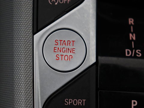 BMW 3 Serie 318i | Leder | Adaptive cruise | Stoelverwarming | Memory | Live Cockpit | Sportstoelen | Carplay | Keyless | Trekhaak | Parkeerhulp | Climate control | Full LED | Origineel NL