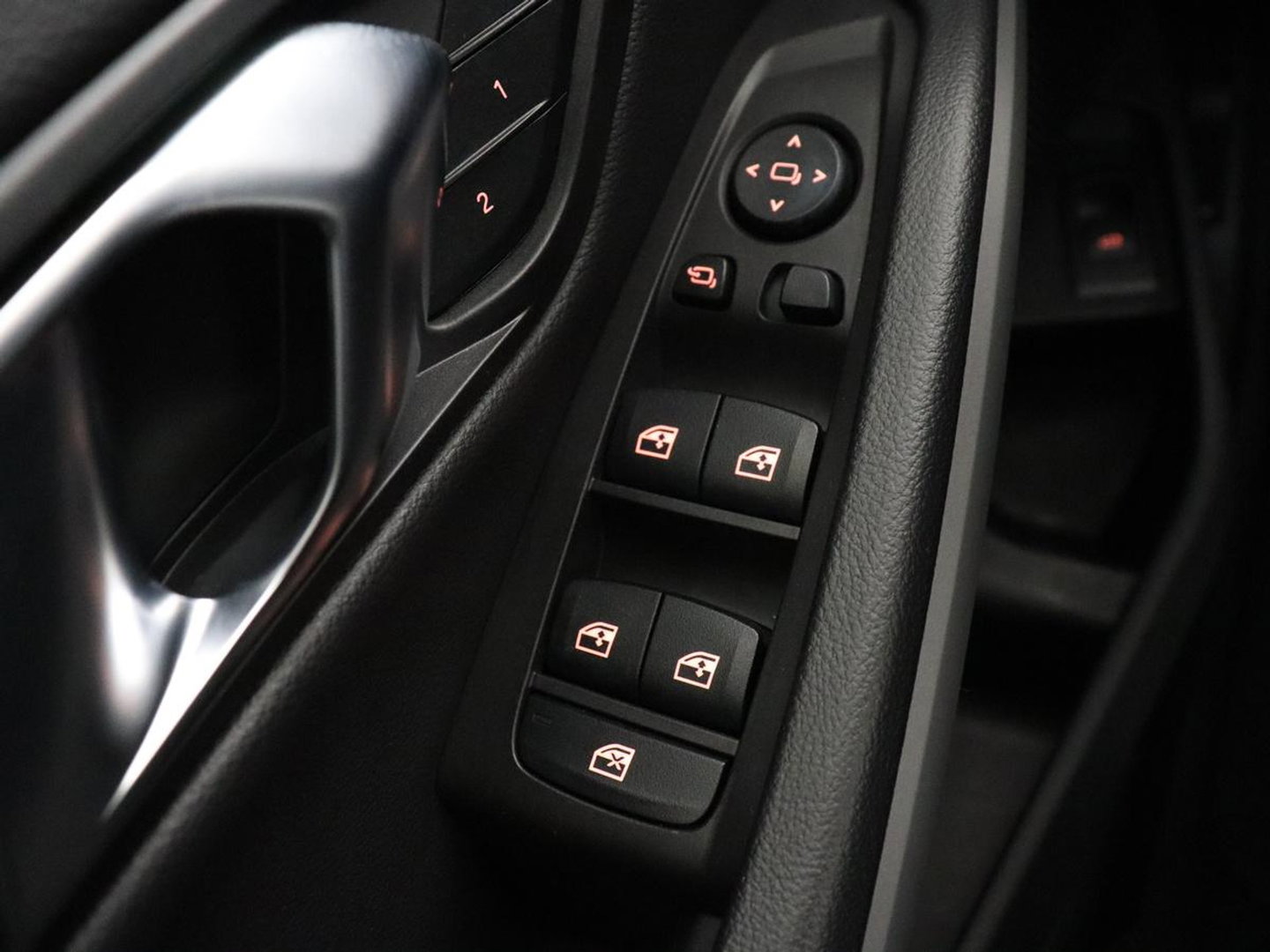 BMW 3 Serie 318i | Leder | Adaptive cruise | Stoelverwarming | Memory | Live Cockpit | Sportstoelen | Carplay | Keyless | Trekhaak | Parkeerhulp | Climate control | Full LED | Origineel NL