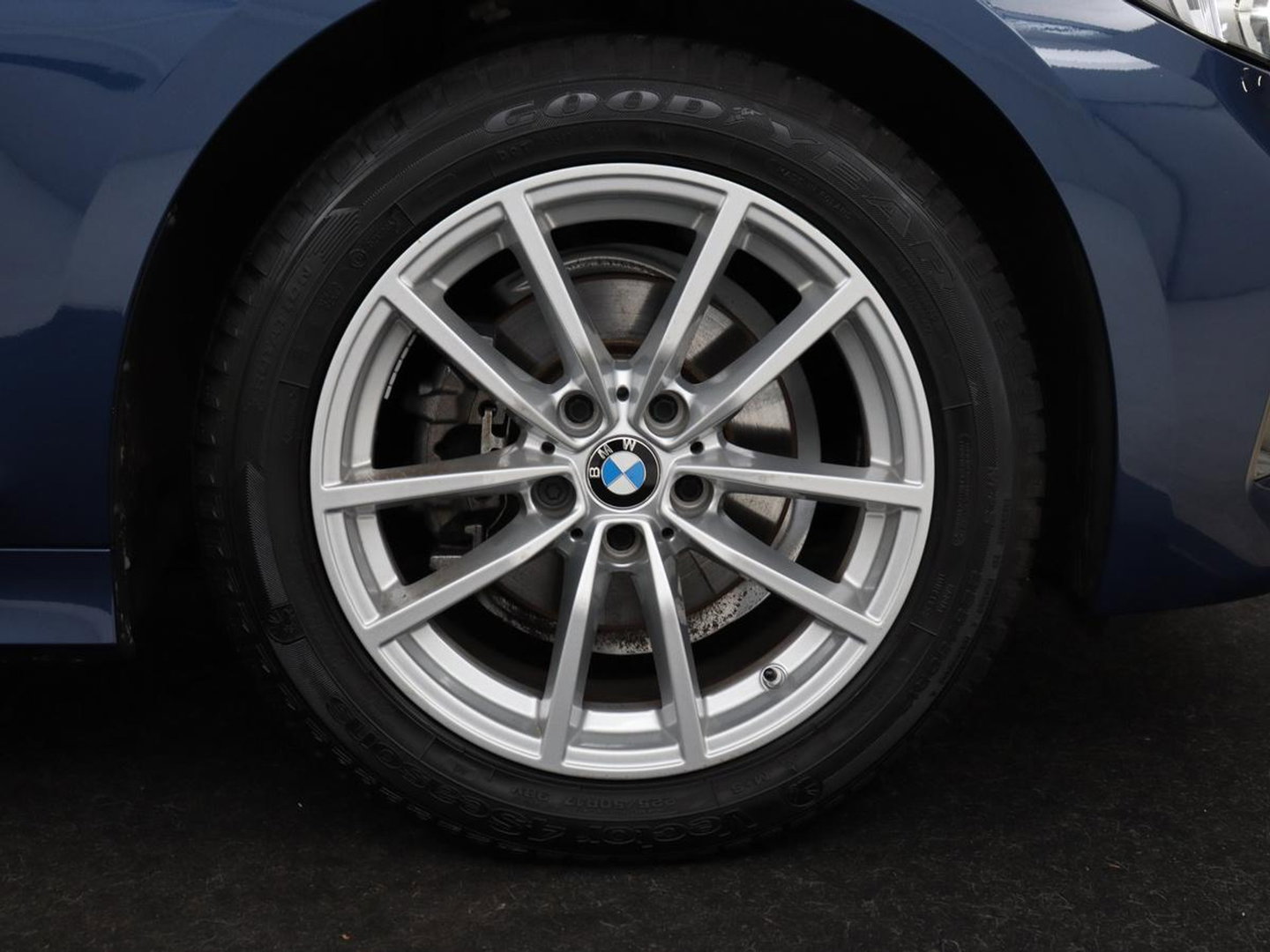 BMW 3 Serie 318i | Leder | Adaptive cruise | Stoelverwarming | Memory | Live Cockpit | Sportstoelen | Carplay | Keyless | Trekhaak | Parkeerhulp | Climate control | Full LED | Origineel NL