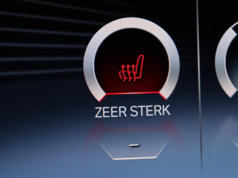 BMW 3 Serie 318i | Leder | Adaptive cruise | Stoelverwarming | Memory | Live Cockpit | Sportstoelen | Carplay | Keyless | Trekhaak | Parkeerhulp | Climate control | Full LED | Origineel NL