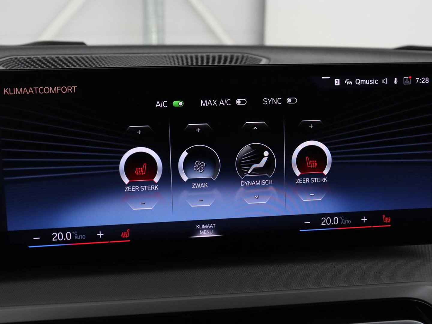 BMW 3 Serie 318i | Leder | Adaptive cruise | Stoelverwarming | Memory | Live Cockpit | Sportstoelen | Carplay | Keyless | Trekhaak | Parkeerhulp | Climate control | Full LED | Origineel NL