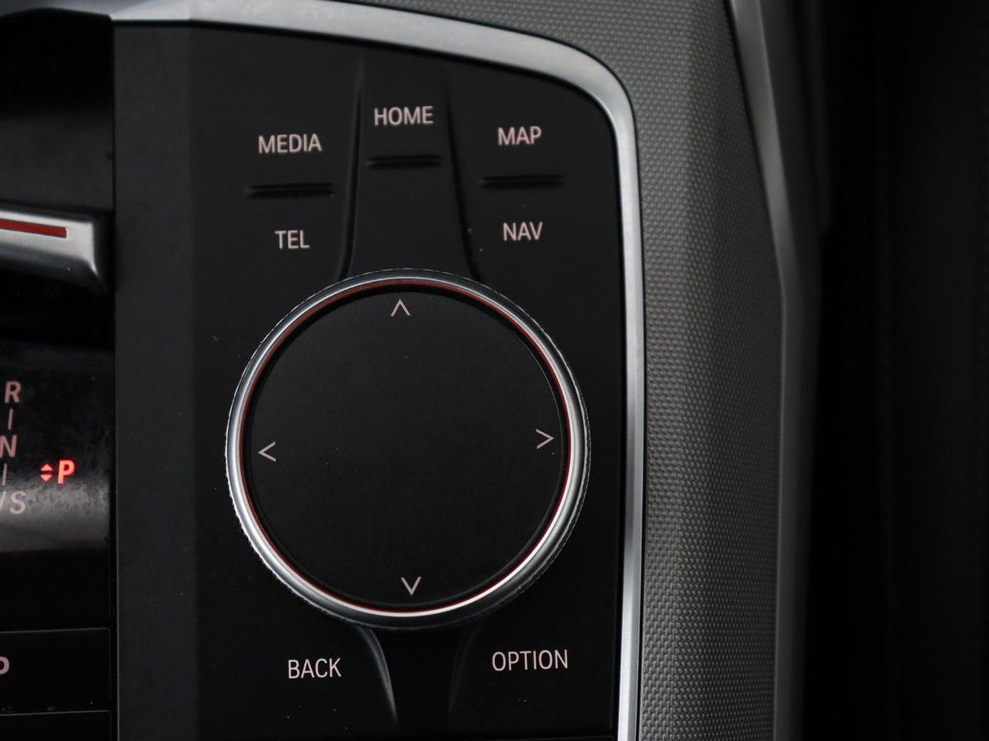 BMW 3 Serie 318i | Leder | Adaptive cruise | Stoelverwarming | Memory | Live Cockpit | Sportstoelen | Carplay | Keyless | Trekhaak | Parkeerhulp | Climate control | Full LED | Origineel NL