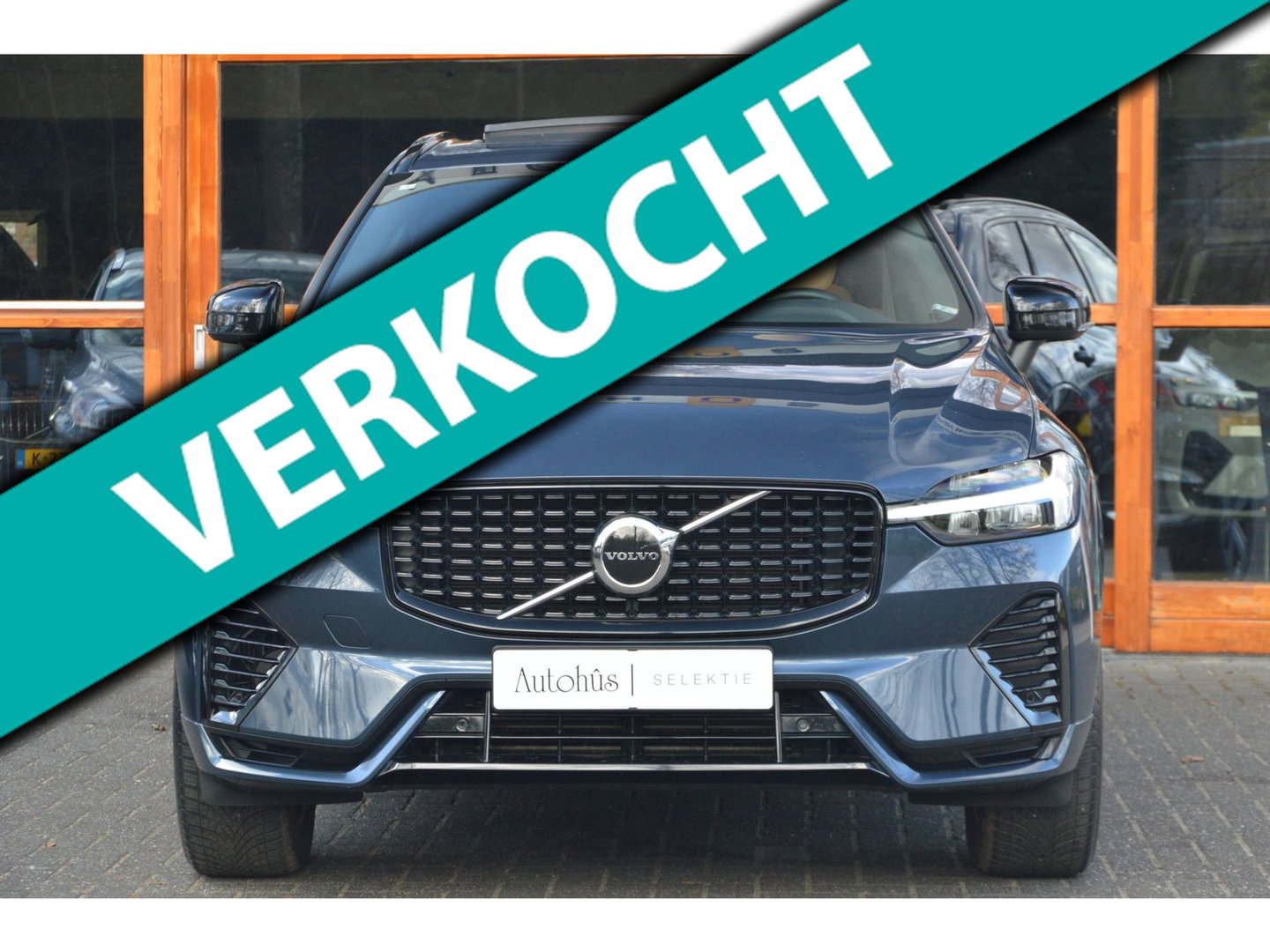 Volvo XC60 T6 Hybride AWD Plus Dark | Geventileerde stoelen | Panoramadak | Trekhaak | Stoel + Stuur Verwarmd | Adaptive Cruise |