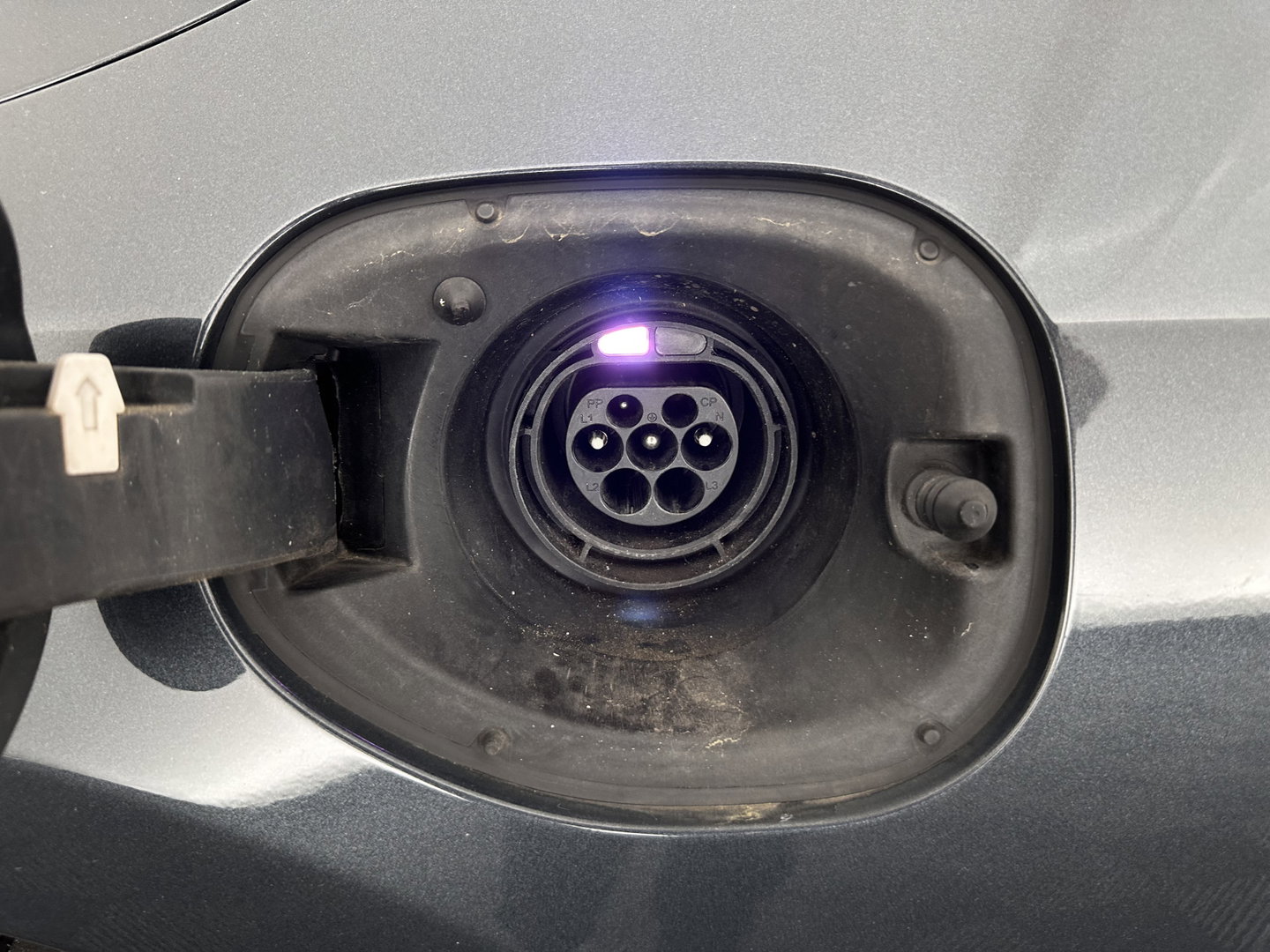 Volvo V60 2.4 D6 Twin Engine R-Design ⚠️Aircopomp Defect⚠️ (Plug-In) *PANO | LEATHER | HEATED-SPORTSEATS | XENON | ADAPTIVE-CRUISE | BLINDSPOT | NAVI-FULLMAP | PRIVACY-GLASS | ECC | MEMORY-PACK | PDC | CRUISE | 18''ALU*