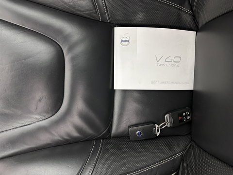 Volvo V60 2.4 D6 Twin Engine R-Design ⚠️Aircopomp Defect⚠️ (Plug-In) *PANO | LEATHER | HEATED-SPORTSEATS | XENON | ADAPTIVE-CRUISE | BLINDSPOT | NAVI-FULLMAP | PRIVACY-GLASS | ECC | MEMORY-PACK | PDC | CRUISE | 18''ALU*