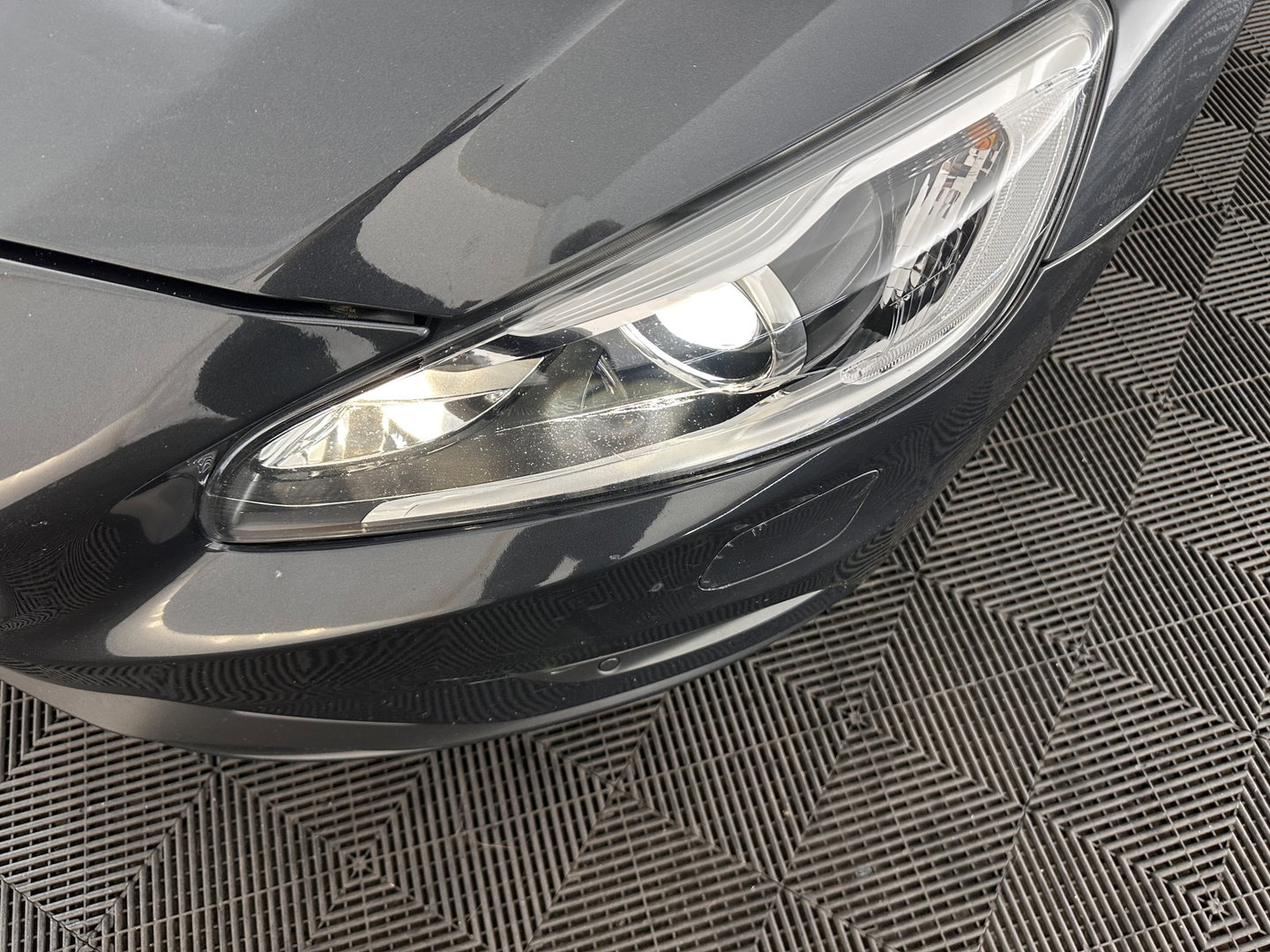 Volvo V60 2.4 D6 Twin Engine R-Design ⚠️Aircopomp Defect⚠️ (Plug-In) *PANO | LEATHER | HEATED-SPORTSEATS | XENON | ADAPTIVE-CRUISE | BLINDSPOT | NAVI-FULLMAP | PRIVACY-GLASS | ECC | MEMORY-PACK | PDC | CRUISE | 18''ALU*