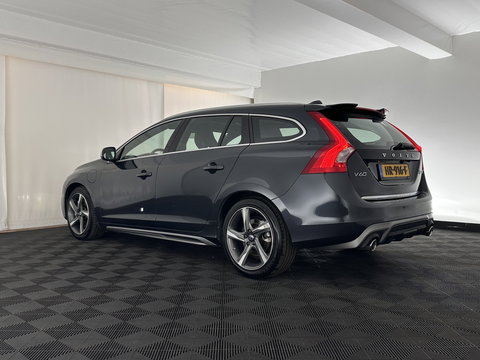 Volvo V60 2.4 D6 Twin Engine R-Design ⚠️Aircopomp Defect⚠️ (Plug-In) *PANO | LEATHER | HEATED-SPORTSEATS | XENON | ADAPTIVE-CRUISE | BLINDSPOT | NAVI-FULLMAP | PRIVACY-GLASS | ECC | MEMORY-PACK | PDC | CRUISE | 18''ALU*