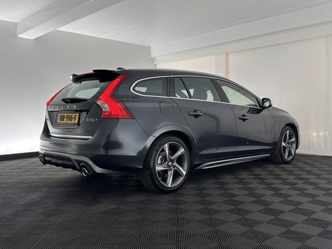 Volvo V60 2.4 D6 Twin Engine R-Design ⚠️Aircopomp Defect⚠️ (Plug-In) *PANO | LEATHER | HEATED-SPORTSEATS | XENON | ADAPTIVE-CRUISE | BLINDSPOT | NAVI-FULLMAP | PRIVACY-GLASS | ECC | MEMORY-PACK | PDC | CRUISE | 18''ALU*