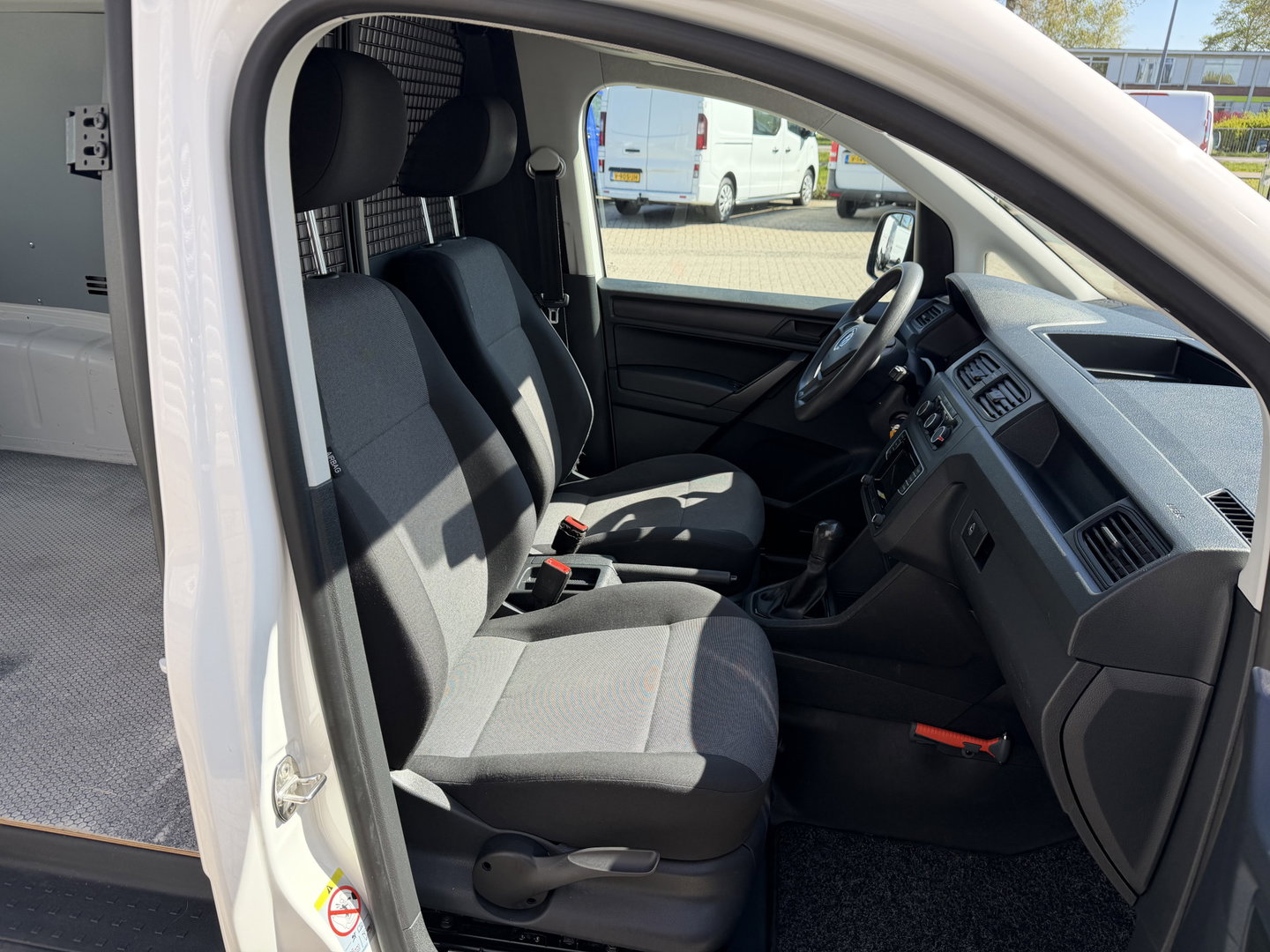 Volkswagen Caddy 1.0 TSI L1H1 BMT Trendline benzine grijs kenteken / euro 6 / bpm vrij / vaste prijs rijklaar € 14.950 ex btw / lease vanaf € / airco / schuifdeur