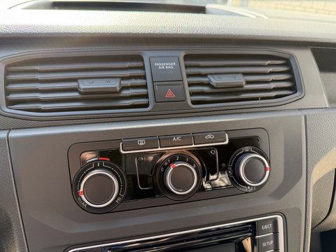 Volkswagen Caddy 1.0 TSI L1H1 BMT Trendline benzine grijs kenteken / euro 6 / bpm vrij / vaste prijs rijklaar € 14.950 ex btw / lease vanaf € / airco / schuifdeur