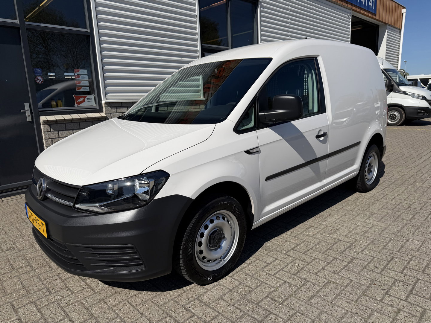 Volkswagen Caddy 1.0 TSI L1H1 BMT Trendline benzine grijs kenteken / euro 6 / bpm vrij / vaste prijs rijklaar € 14.950 ex btw / lease vanaf € / airco / schuifdeur