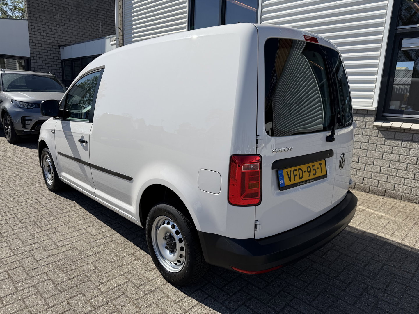 Volkswagen Caddy 1.0 TSI L1H1 BMT Trendline benzine grijs kenteken / euro 6 / bpm vrij / vaste prijs rijklaar € 14.950 ex btw / lease vanaf € / airco / schuifdeur