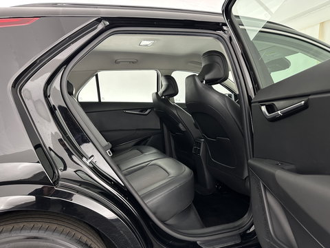 Kia Niro EV DynamicLine 64.8 kWh [ 3-Fase-11kW] {SOH-100%} (INCL-BTW) *LEATHER-FABRIC | ADAPTIVE-CRUISE | DIGI-COCKPIT | KEYLESS | CAMERA | DAB | COMFORT-SEATS | SHIFTPADDLES | ECC | PRIVACY-GLASS | PDC | 17''ALU*