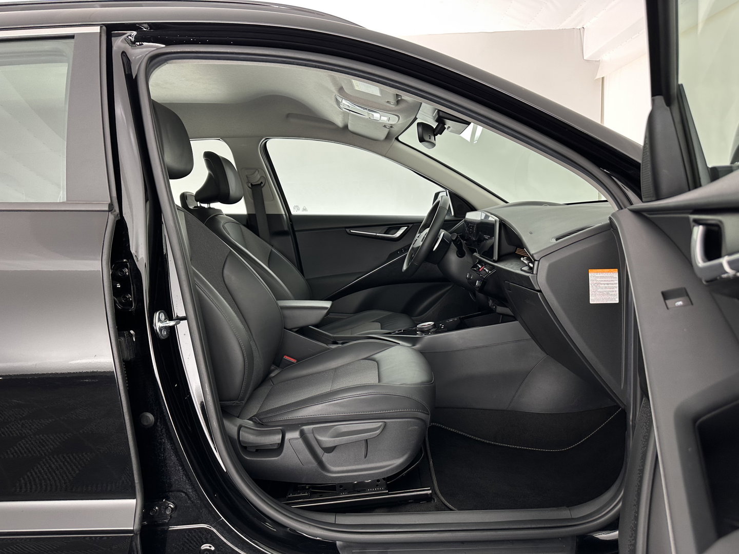 Kia Niro EV DynamicLine 64.8 kWh [ 3-Fase-11kW] {SOH-100%} (INCL-BTW) *LEATHER-FABRIC | ADAPTIVE-CRUISE | DIGI-COCKPIT | KEYLESS | CAMERA | DAB | COMFORT-SEATS | SHIFTPADDLES | ECC | PRIVACY-GLASS | PDC | 17''ALU*