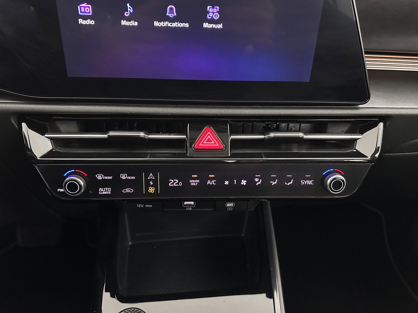 Kia Niro EV DynamicLine 64.8 kWh [ 3-Fase-11kW] {SOH-100%} (INCL-BTW) *LEATHER-FABRIC | ADAPTIVE-CRUISE | DIGI-COCKPIT | KEYLESS | CAMERA | DAB | COMFORT-SEATS | SHIFTPADDLES | ECC | PRIVACY-GLASS | PDC | 17''ALU*