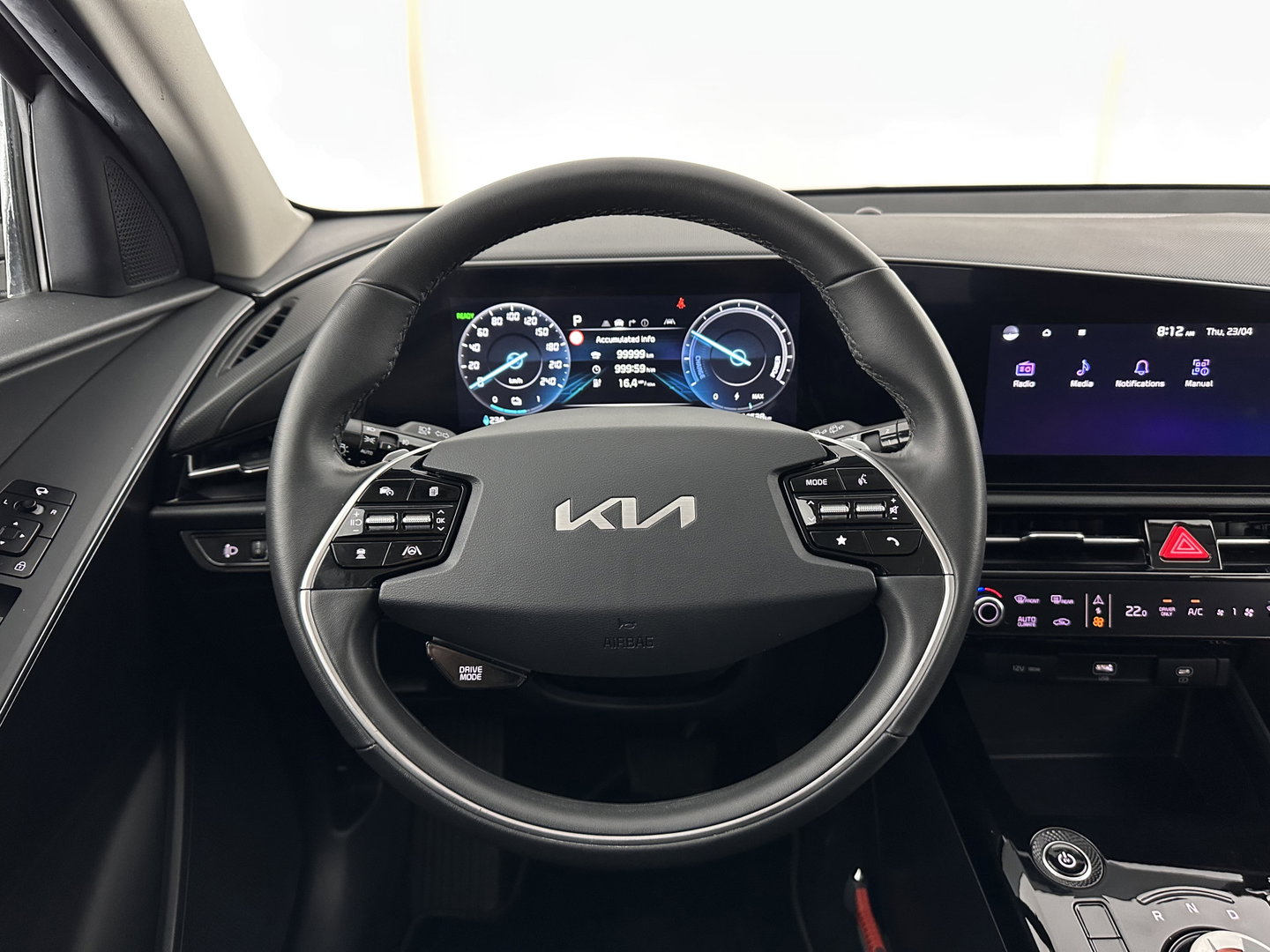 Kia Niro EV DynamicLine 64.8 kWh [ 3-Fase-11kW] {SOH-100%} (INCL-BTW) *LEATHER-FABRIC | ADAPTIVE-CRUISE | DIGI-COCKPIT | KEYLESS | CAMERA | DAB | COMFORT-SEATS | SHIFTPADDLES | ECC | PRIVACY-GLASS | PDC | 17''ALU*
