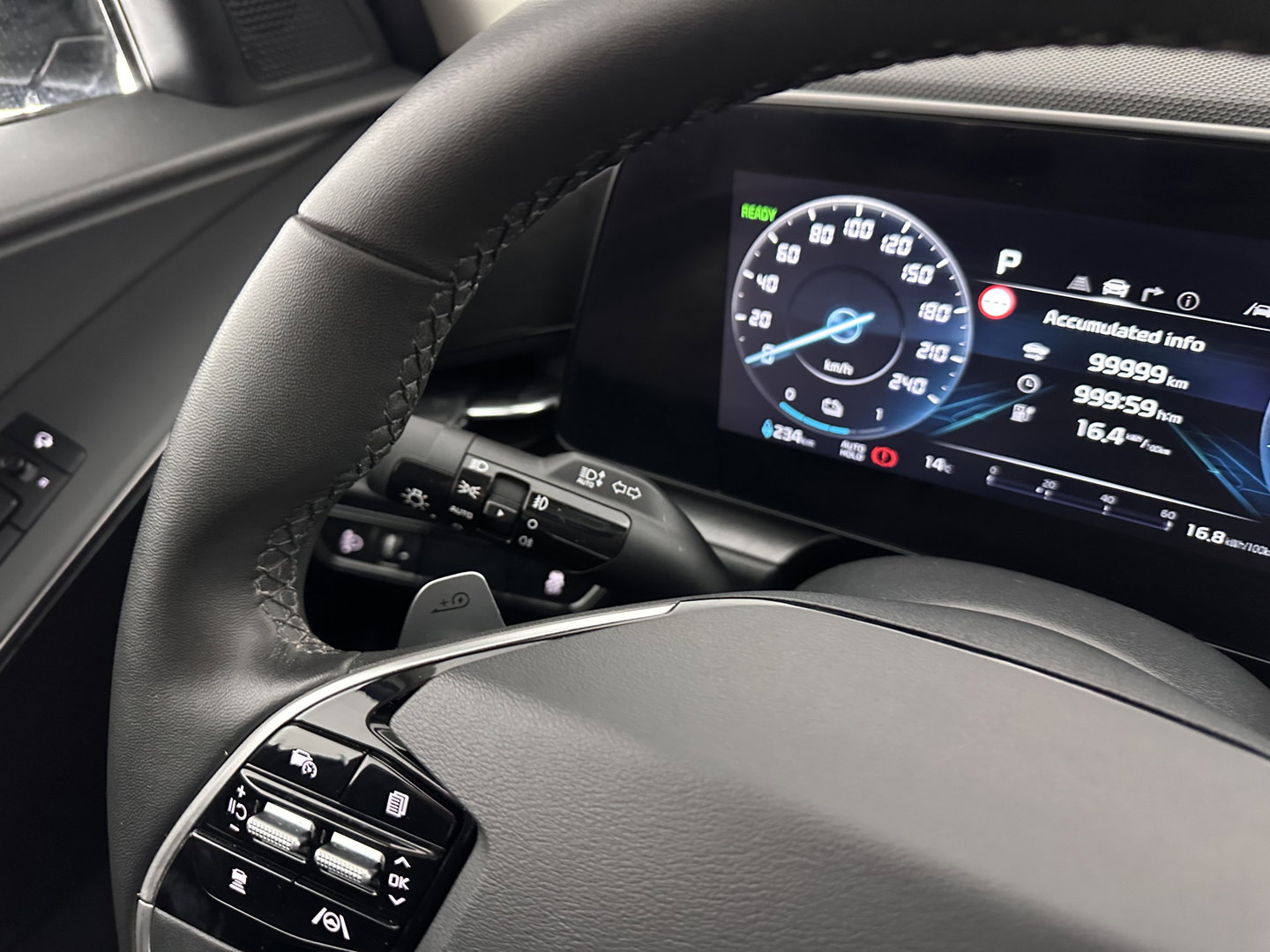 Kia Niro EV DynamicLine 64.8 kWh [ 3-Fase-11kW] {SOH-100%} (INCL-BTW) *LEATHER-FABRIC | ADAPTIVE-CRUISE | DIGI-COCKPIT | KEYLESS | CAMERA | DAB | COMFORT-SEATS | SHIFTPADDLES | ECC | PRIVACY-GLASS | PDC | 17''ALU*