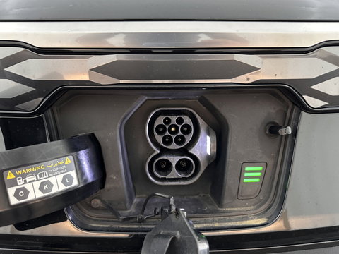 Kia Niro EV DynamicLine 64.8 kWh [ 3-Fase-11kW] {SOH-100%} (INCL-BTW) *LEATHER-FABRIC | ADAPTIVE-CRUISE | DIGI-COCKPIT | KEYLESS | CAMERA | DAB | COMFORT-SEATS | SHIFTPADDLES | ECC | PRIVACY-GLASS | PDC | 17''ALU*