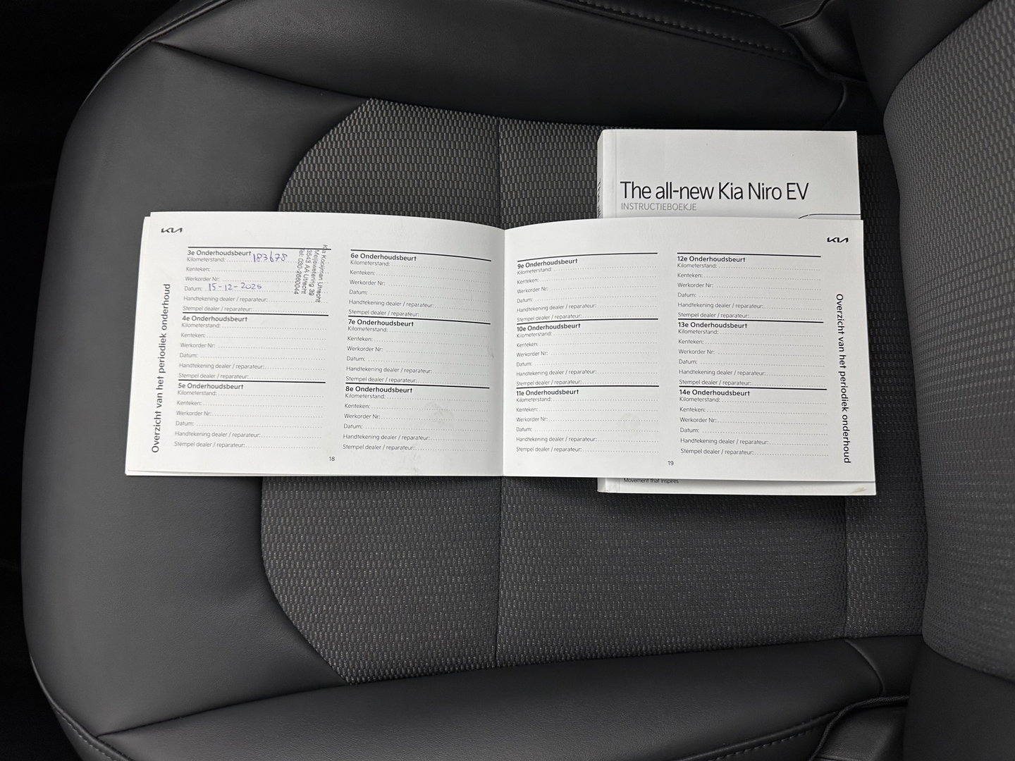 Kia Niro EV DynamicLine 64.8 kWh [ 3-Fase-11kW] {SOH-100%} (INCL-BTW) *LEATHER-FABRIC | ADAPTIVE-CRUISE | DIGI-COCKPIT | KEYLESS | CAMERA | DAB | COMFORT-SEATS | SHIFTPADDLES | ECC | PRIVACY-GLASS | PDC | 17''ALU*