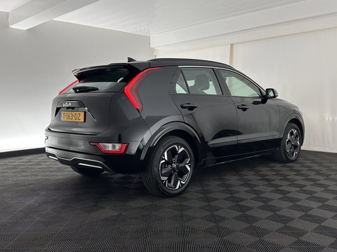 Kia Niro EV DynamicLine 64.8 kWh [ 3-Fase-11kW] {SOH-100%} (INCL-BTW) *LEATHER-FABRIC | ADAPTIVE-CRUISE | DIGI-COCKPIT | KEYLESS | CAMERA | DAB | COMFORT-SEATS | SHIFTPADDLES | ECC | PRIVACY-GLASS | PDC | 17''ALU*