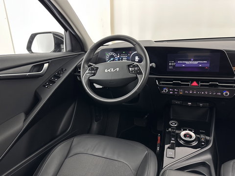 Kia Niro EV DynamicLine 64.8 kWh [ 3-Fase-11kW] {SOH-100%} (INCL-BTW) *LEATHER-FABRIC | ADAPTIVE-CRUISE | DIGI-COCKPIT | KEYLESS | CAMERA | DAB | COMFORT-SEATS | SHIFTPADDLES | ECC | PRIVACY-GLASS | PDC | 17''ALU*