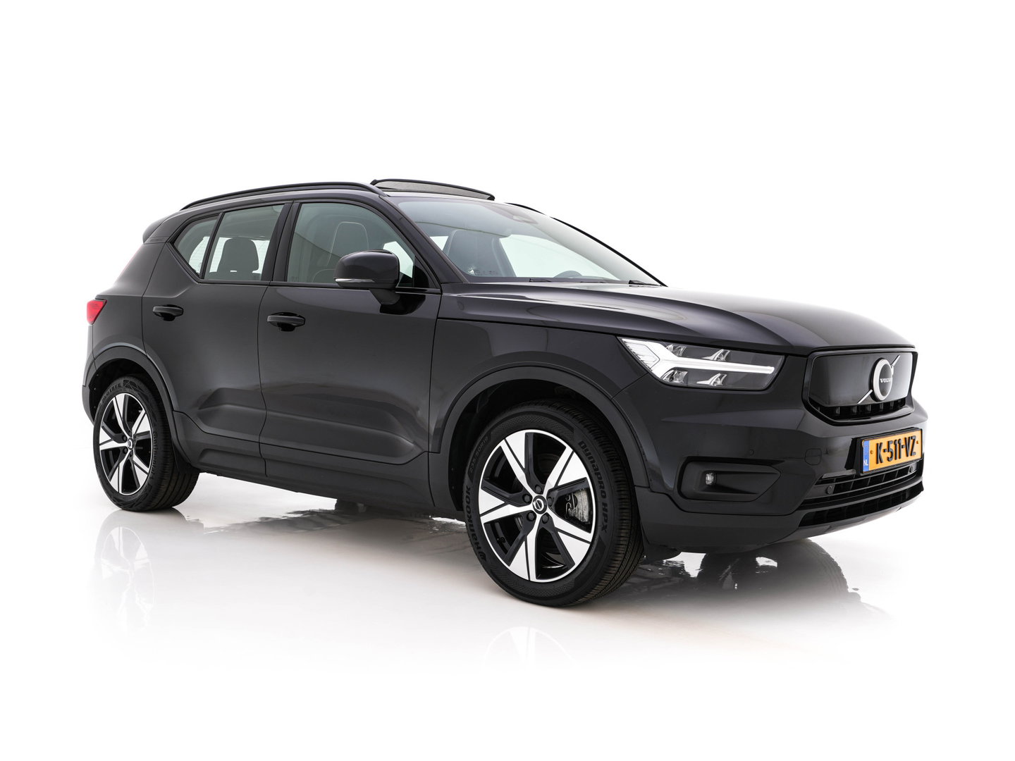 Volvo XC40 Recharge P8 AWD R-Design [ 3-Fase ] (INCL.BTW) Aut. *PANO | LEATHER-ALCANTARA | ADAPTIVE-CRUISE | DIGI-COCKPIT | FULL-LED | CAMERA | NAVI-FULLMAP | ECC | PDC | KEYLESS | HEATED-SPORTSEATS | TOWBAR | 19''ALU*