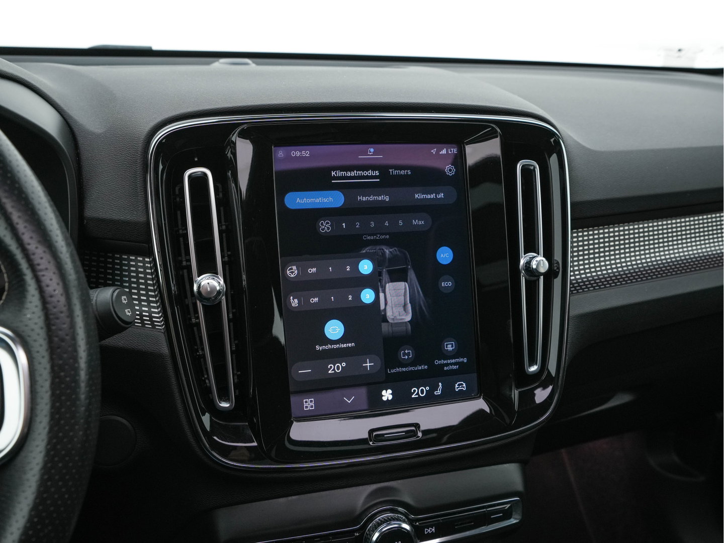 Volvo XC40 Recharge P8 AWD R-Design [ 3-Fase ] (INCL.BTW) Aut. *PANO | LEATHER-ALCANTARA | ADAPTIVE-CRUISE | DIGI-COCKPIT | FULL-LED | CAMERA | NAVI-FULLMAP | ECC | PDC | KEYLESS | HEATED-SPORTSEATS | TOWBAR | 19''ALU*