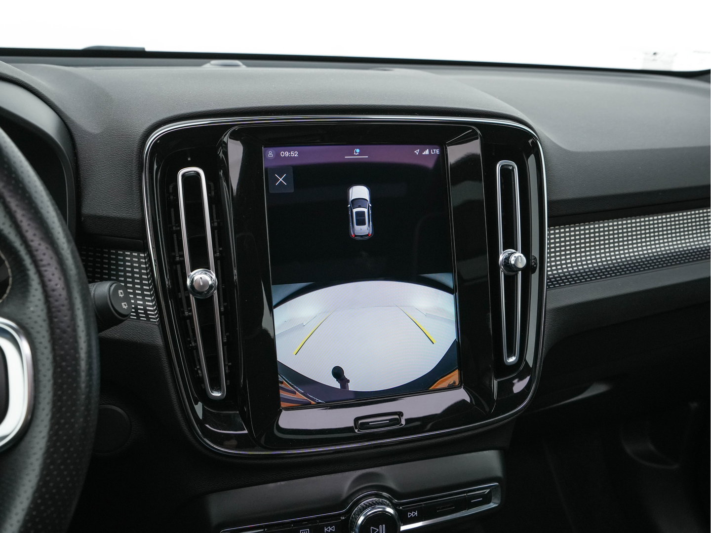 Volvo XC40 Recharge P8 AWD R-Design [ 3-Fase ] (INCL.BTW) Aut. *PANO | LEATHER-ALCANTARA | ADAPTIVE-CRUISE | DIGI-COCKPIT | FULL-LED | CAMERA | NAVI-FULLMAP | ECC | PDC | KEYLESS | HEATED-SPORTSEATS | TOWBAR | 19''ALU*