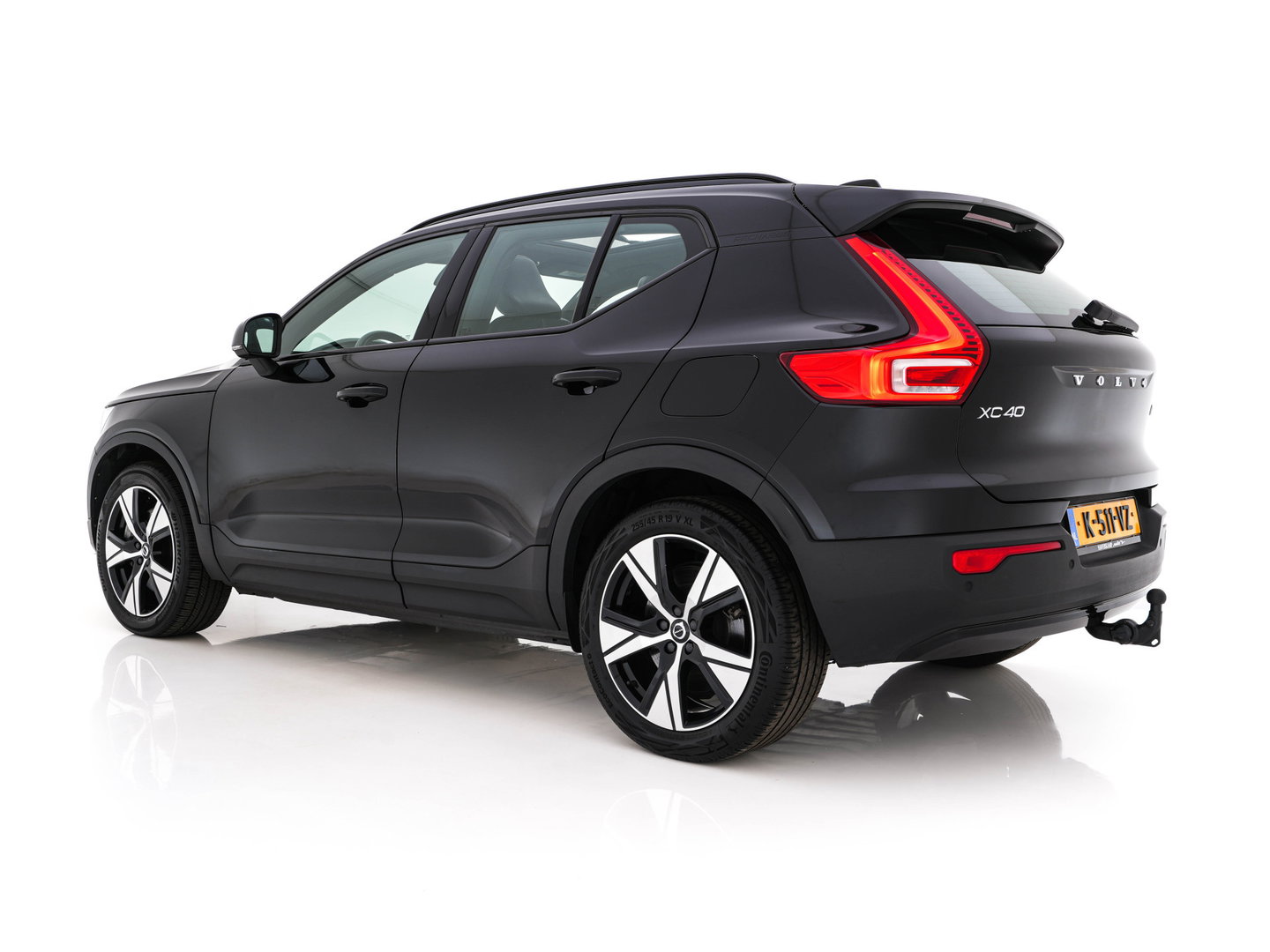 Volvo XC40 Recharge P8 AWD R-Design [ 3-Fase ] (INCL.BTW) Aut. *PANO | LEATHER-ALCANTARA | ADAPTIVE-CRUISE | DIGI-COCKPIT | FULL-LED | CAMERA | NAVI-FULLMAP | ECC | PDC | KEYLESS | HEATED-SPORTSEATS | TOWBAR | 19''ALU*