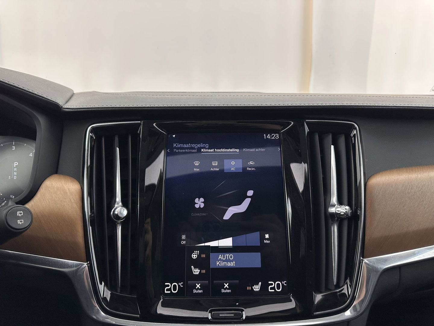 Volvo V90 2.0 D4 Momentum Pro (INCL-BTW) Aut. *PANO | LEATHER | HEAD-UP | FULL-LED | MEMORY-PACK | HEATED-SPORTSEATS | BLINDSPOT | CAMERA | KEYLESS | DIGI-COCKPIT | PRIVACY-GLASS | NAVI-FULLMAP | ECC | LANE-ASSIST | 17"AL