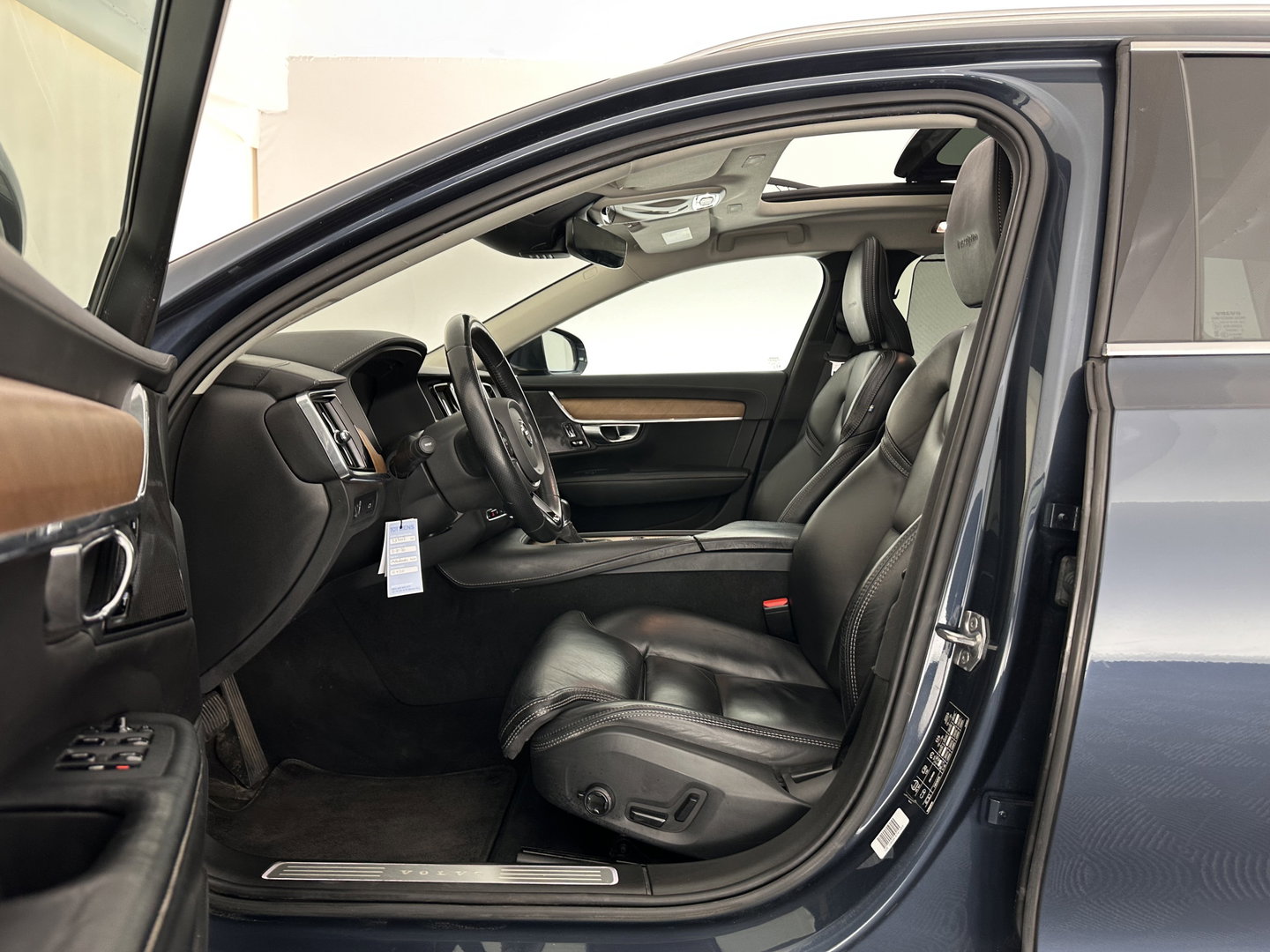 Volvo V90 2.0 D4 Momentum Pro (INCL-BTW) Aut. *PANO | LEATHER | HEAD-UP | FULL-LED | MEMORY-PACK | HEATED-SPORTSEATS | BLINDSPOT | CAMERA | KEYLESS | DIGI-COCKPIT | PRIVACY-GLASS | NAVI-FULLMAP | ECC | LANE-ASSIST | 17"AL